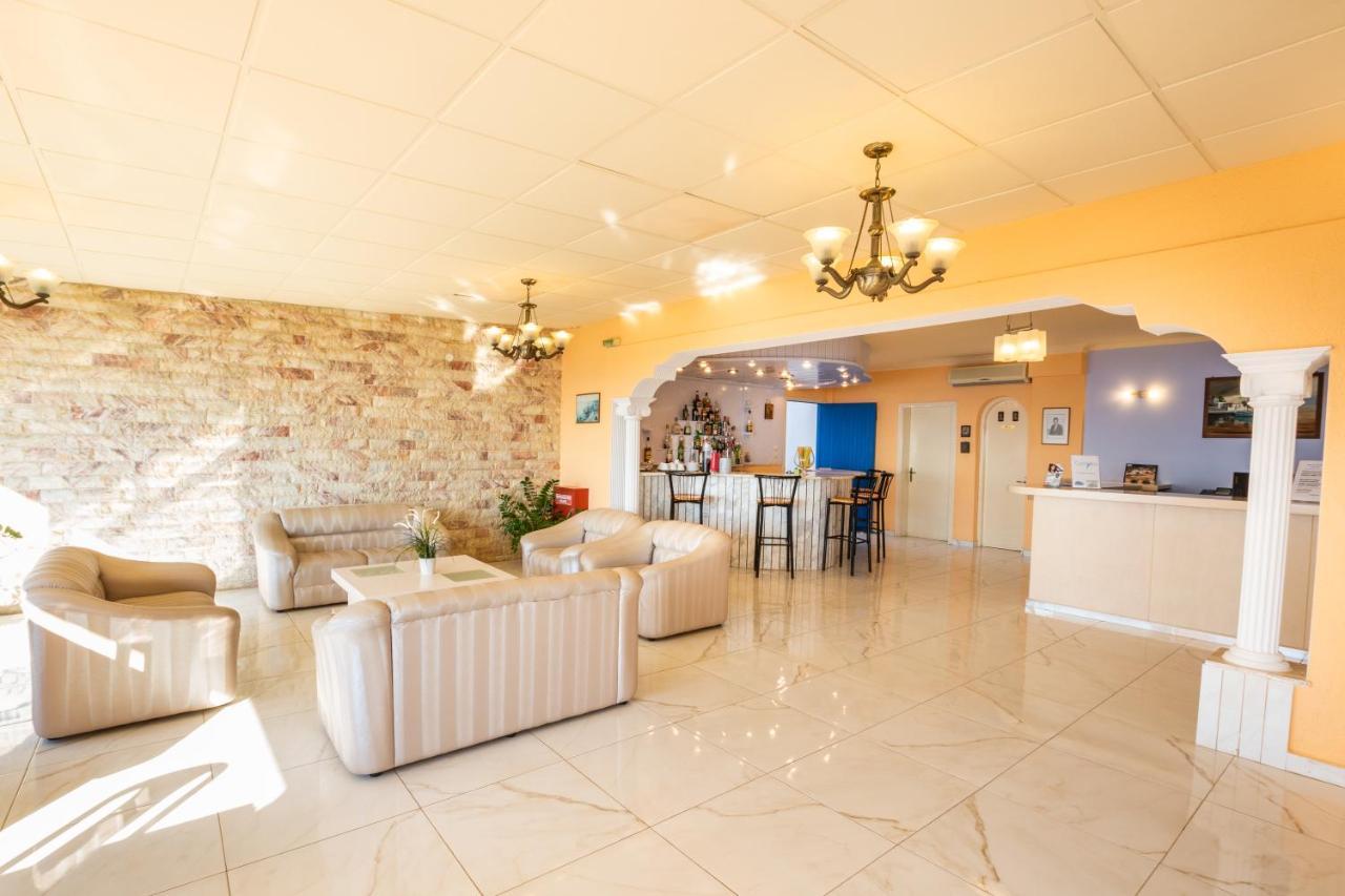 Castelia Bay Hotel Amoopi Exterior photo